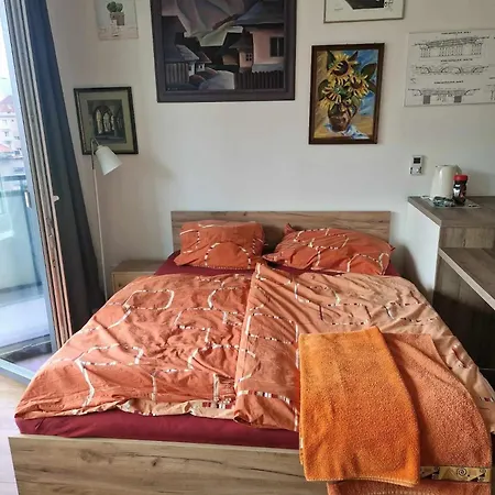 V Centre Mesta Apartment